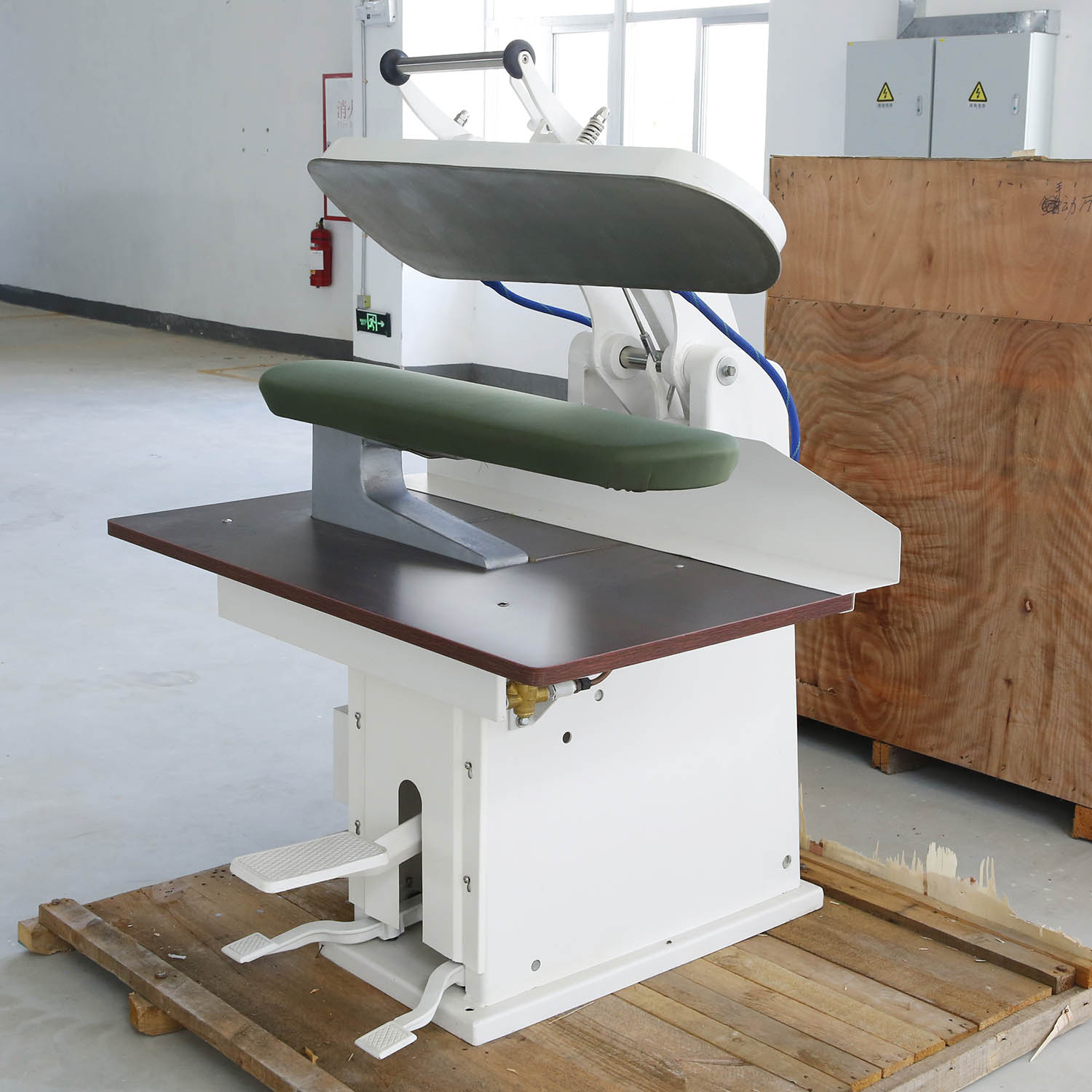 
		光面萬(wàn)用夾燙機(jī)操作說(shuō)明
		